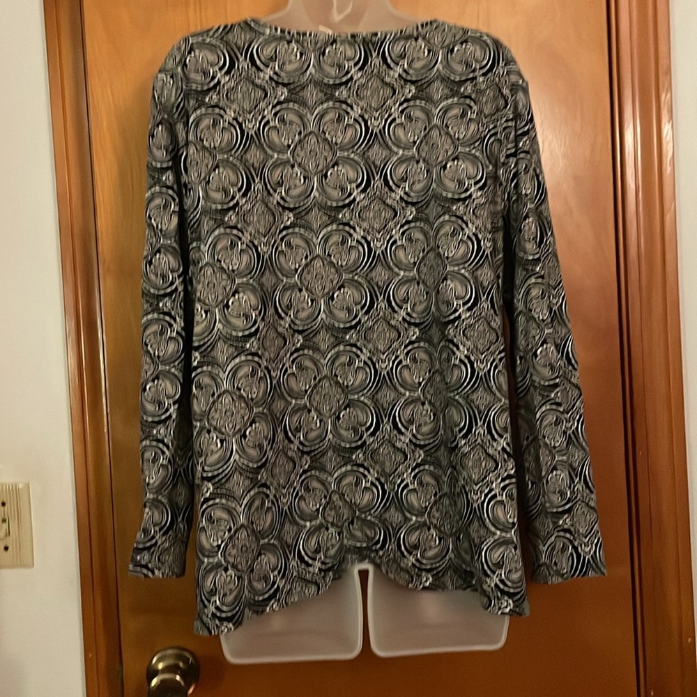 Croft&Barrow long sleeve printed T shirt. Excellent condition - Picture 3 of 4